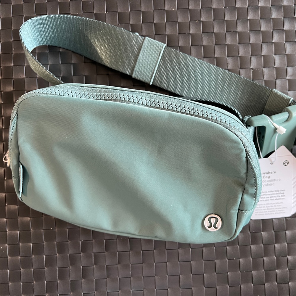 BNWT: LULULEMON EVERYWHERE BELT BAG in TIDEWATER TEAL